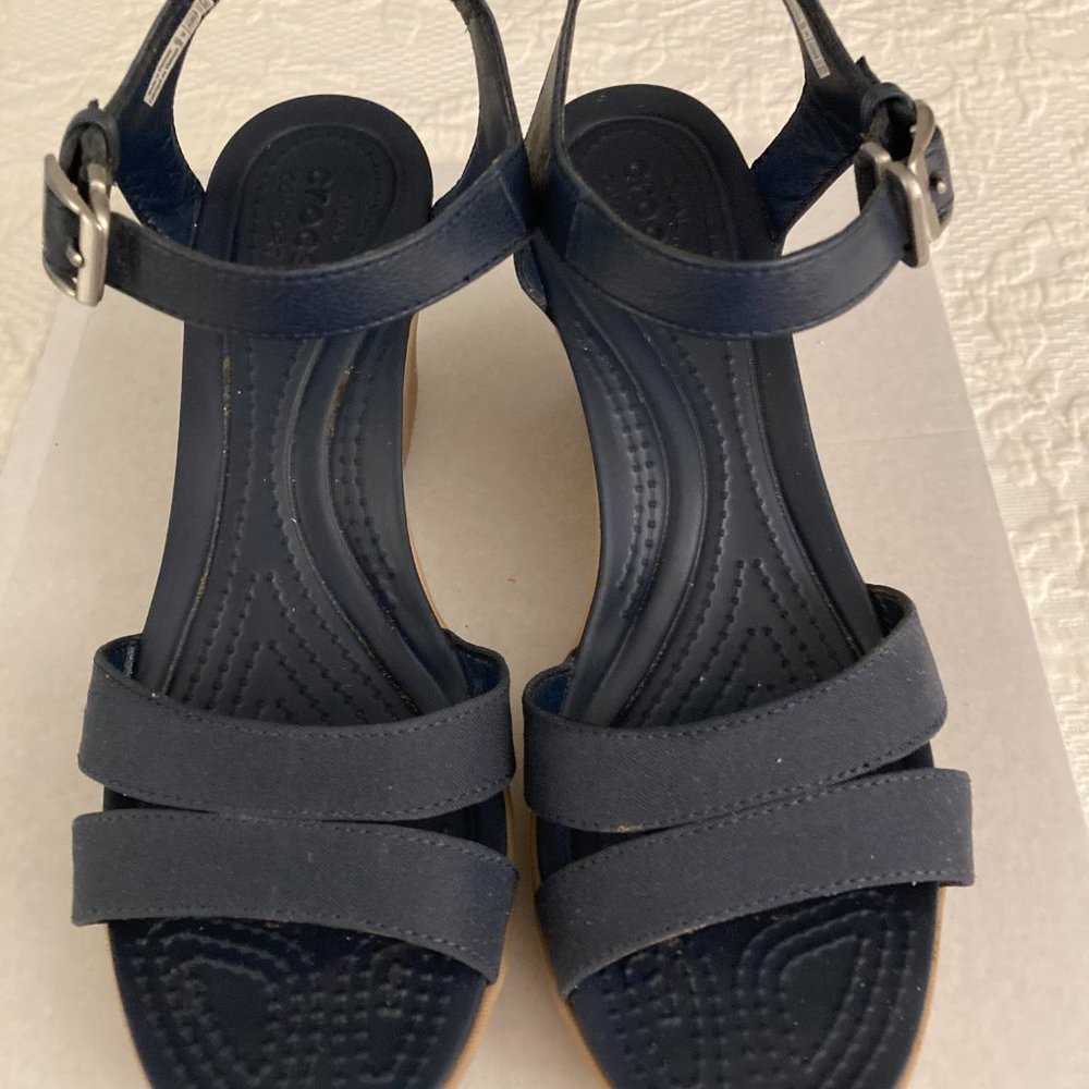 Women's Black size 9 Crocs Wedge Sandals